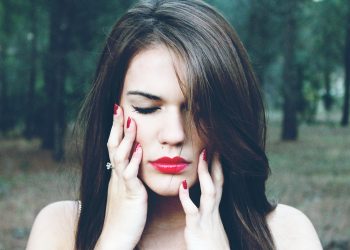 Die Fingernägel einer Frau sind ihre Visitenkarte!