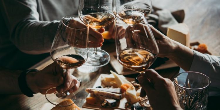 Köstliche Mischgetränke mit Wein zaubern