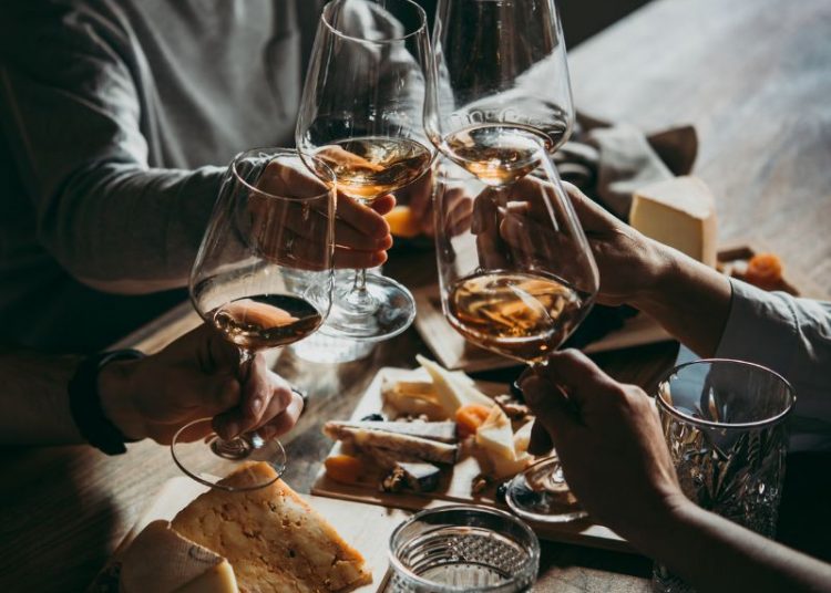 Köstliche Mischgetränke mit Wein zaubern