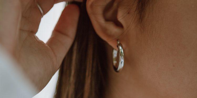 Die Geschichte der Ohrringe und wie sie sich im Laufe der Zeit verändert hat